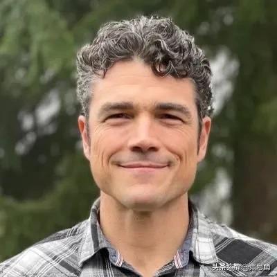 因反对特朗普发动伊朗战争而辞职的前美国国家反恐中心主任乔·肯特今晚发文说：“缓和