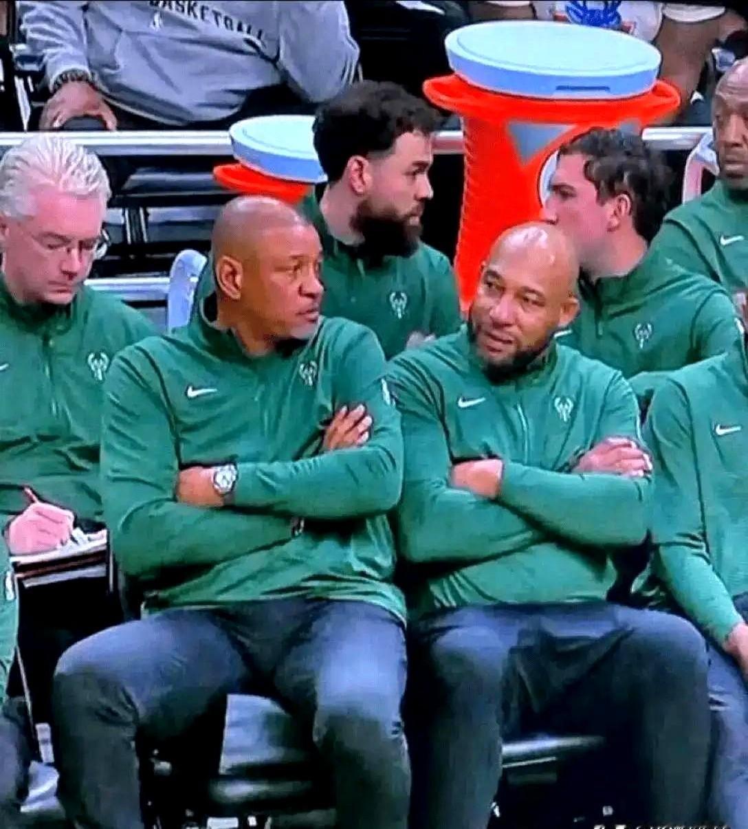 雄鹿队终于不忍了，赛季结束立刻和主教练道格·里弗斯说拜拜。

里弗斯2024年初