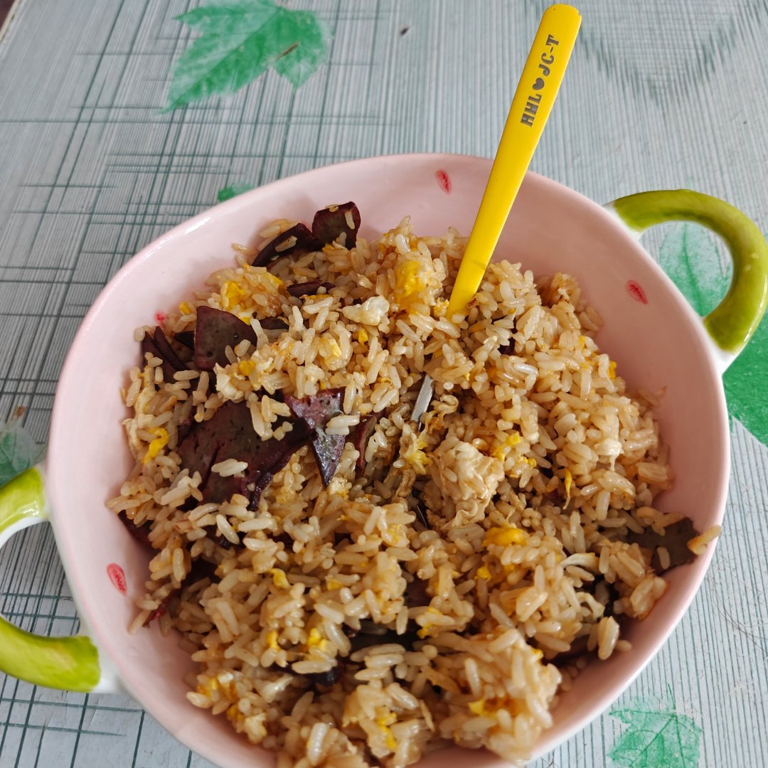 下班茴来炒了一个蛋炒饭吃吃完要睡觉觉去了 