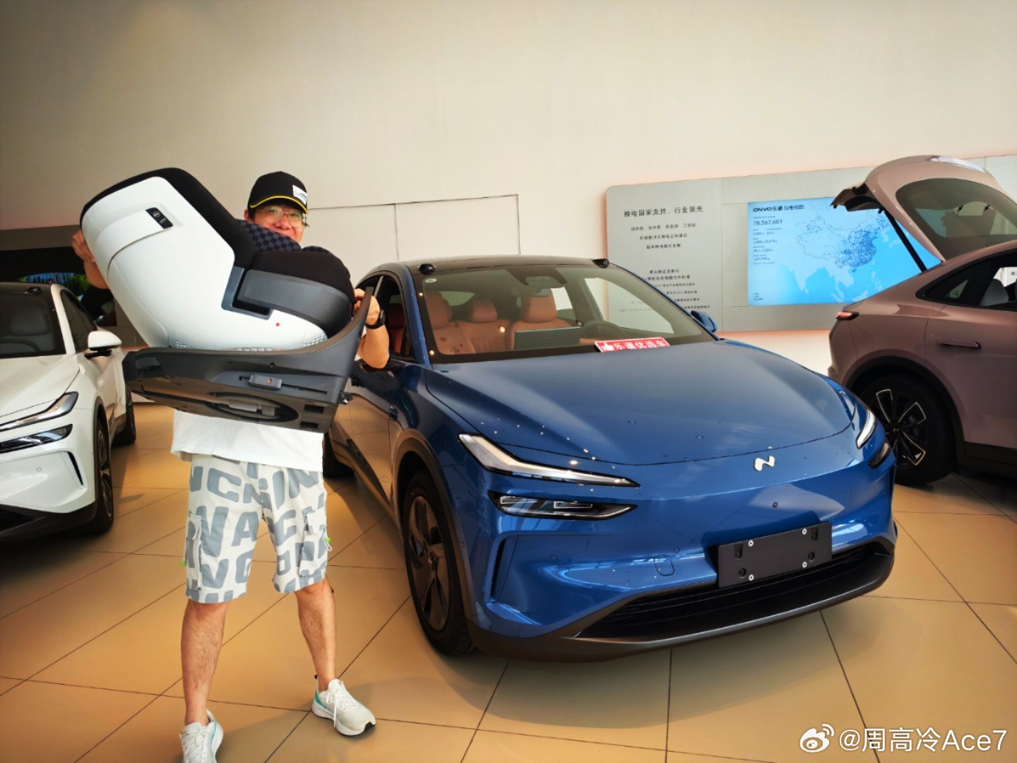 今天乐道让我震惊的除了这个“大冰柜”最狠的是它破了我装安全座椅速度的记录，真的是