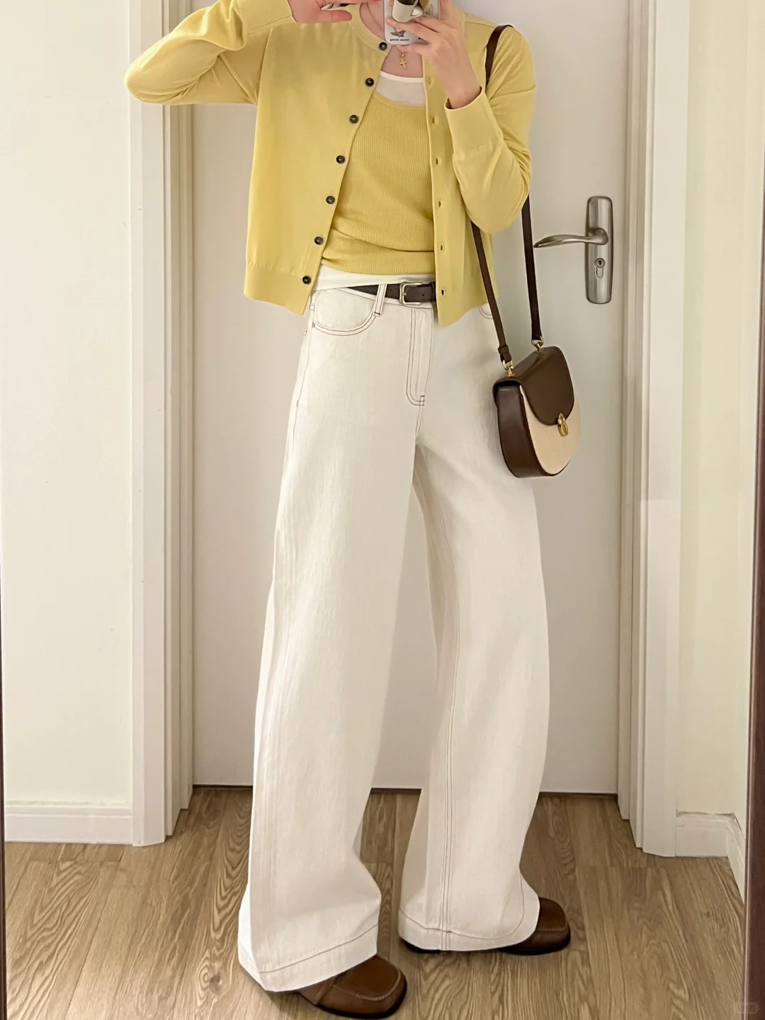 春夏韩系气质｜鹅黄针织开衫+米白背心+米杏