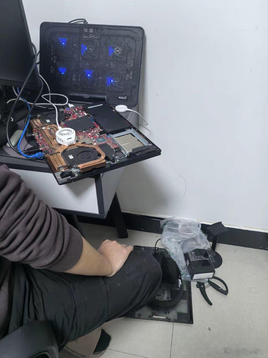 电脑有什么散热的好方法家人们，对象已经捣鼓俩小时了，电脑散热不给力，游戏压根开不