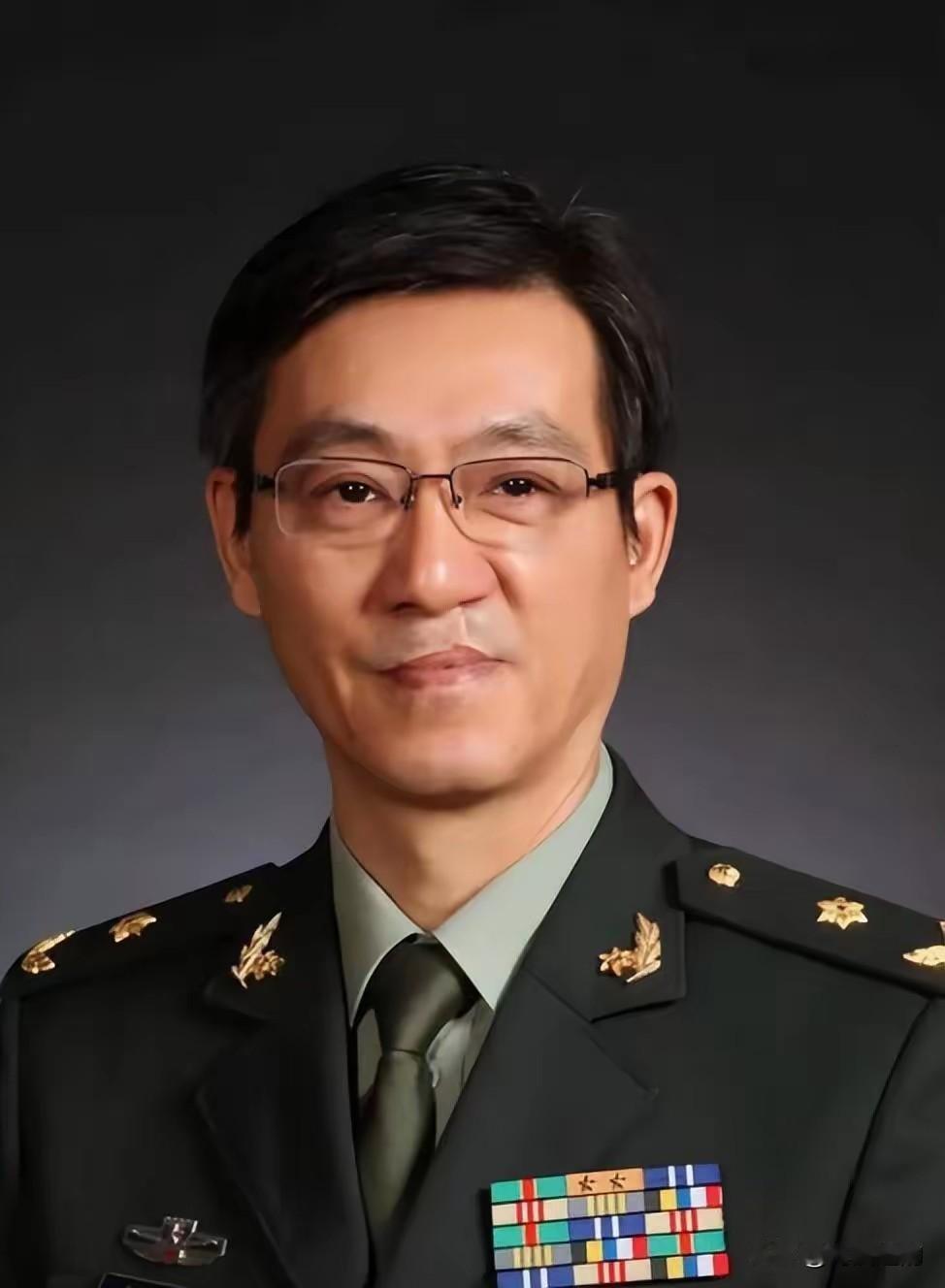 著名作曲家印青说：“毛主席没有系统学过军事，却能化腐朽为神奇，把一群黄埔军校的名