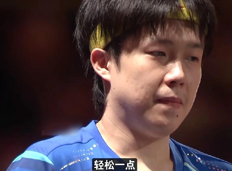 王浩指导给王楚钦打气，这一刻发现王楚钦在场上的压力有点大！

成都混团进入在关键