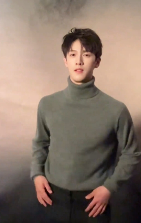 李昀锐穿高领毛衣跳宋雨琦mo李昀锐cha宋雨琦新歌mo 李昀锐穿高领毛衣跳宋雨琦