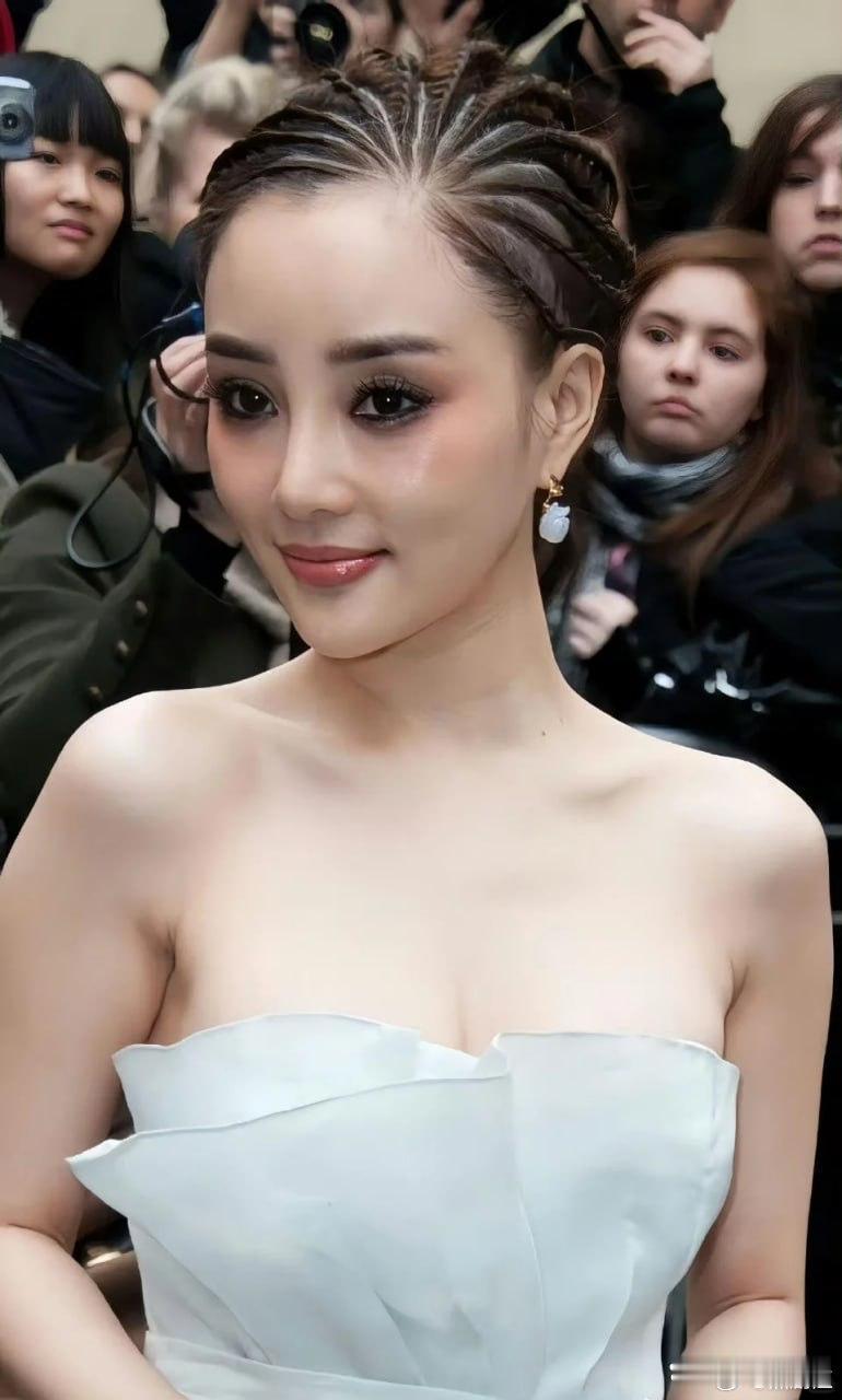 李小璐以前也是女神级别的，真漂亮 