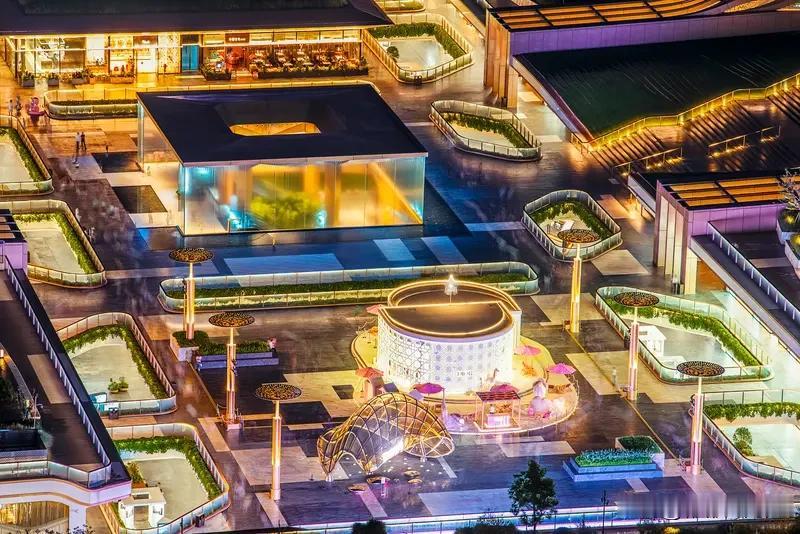 中国人讲究的“天人合一”里，“天”含义丰富。它可以指天空，是我们抬头可见的广阔苍