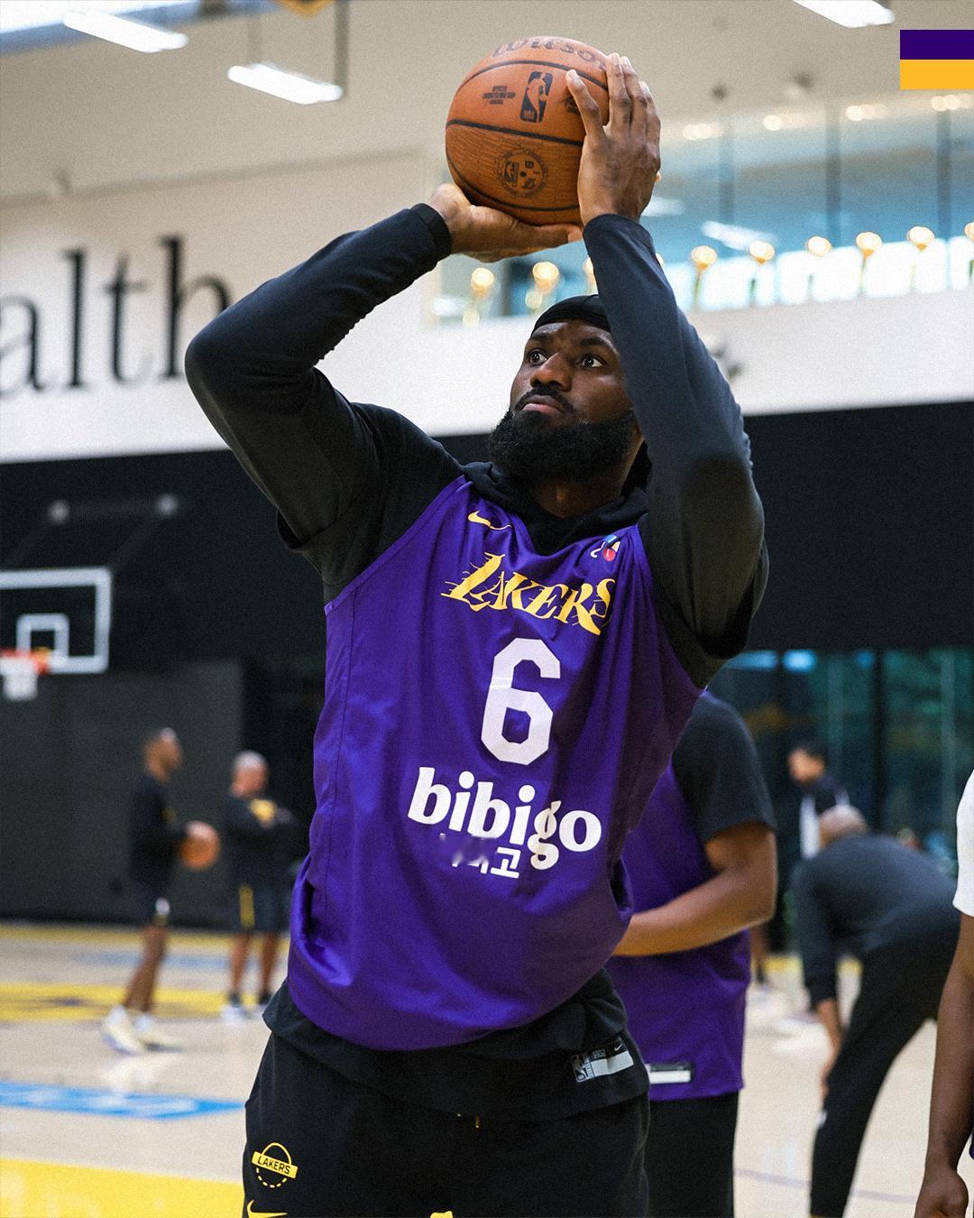 湖人队赛前训练，艾顿升级为可以出战，斯玛特降级为小概率出战。 