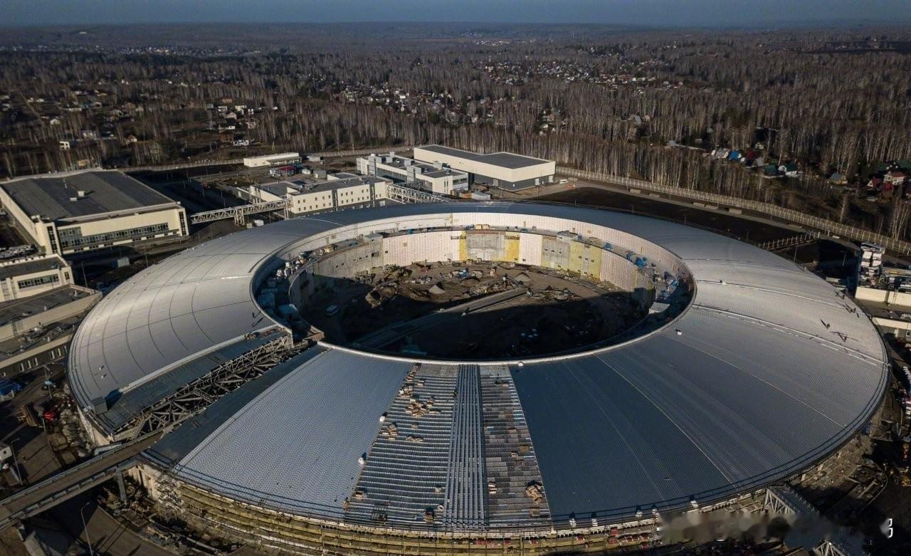 重磅消息！俄罗斯西伯利亚环形光子源 (SKIF) 的关键元件——电容器环的组装工