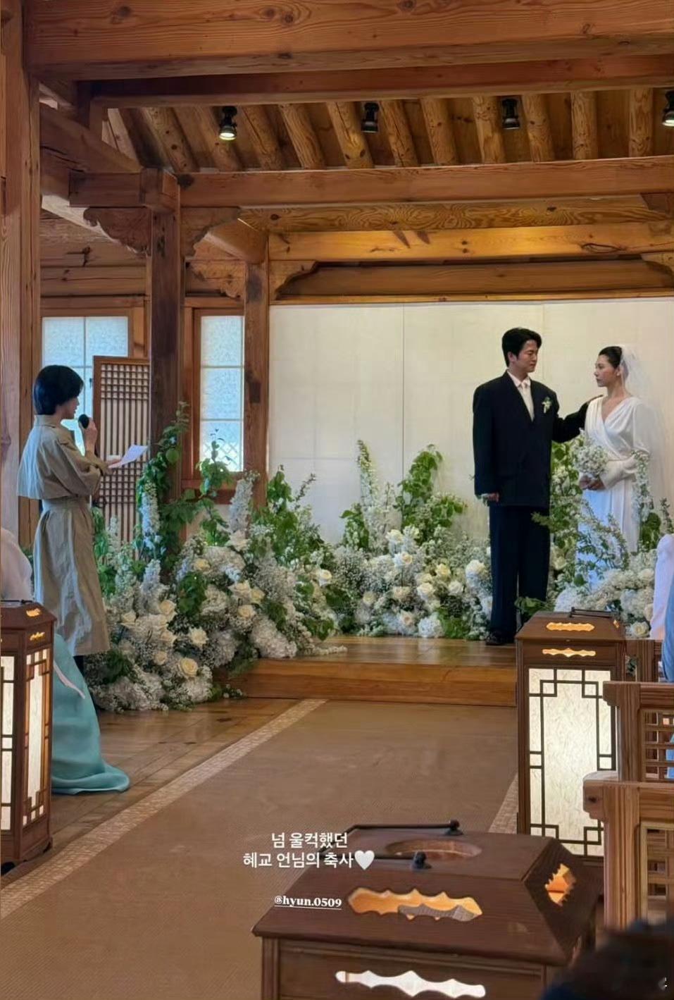 宋慧乔在朋友婚礼上致辞宋慧乔和宋仲基挺遗憾的 