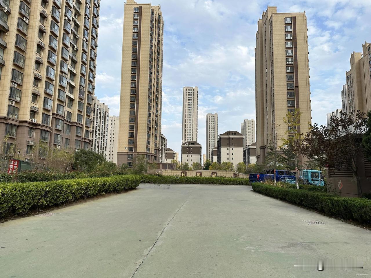 两套房产暴跌，20年努力一夜清零！高位买房的人，现在有多痛？
 
听同事聊完他家