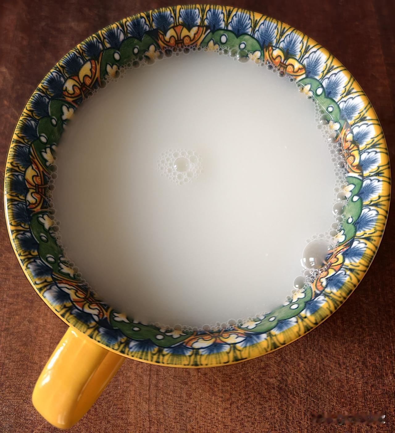 牛奶还是咖啡？

NO，怎么能纠结啦，直接牛奶咖啡不就好了吗！

蛋饼还是蛋糕？