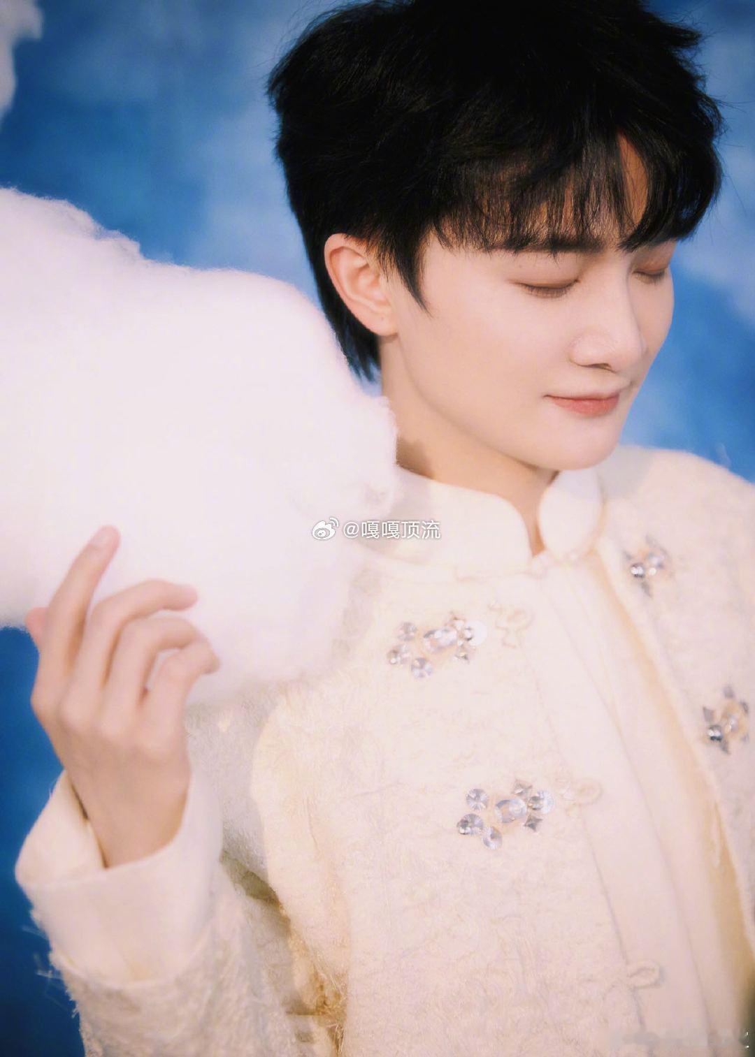 这首歌简直是周深的养老保险 狠狠认同！这首歌绝对是周深的养老保险级神作！第一次听