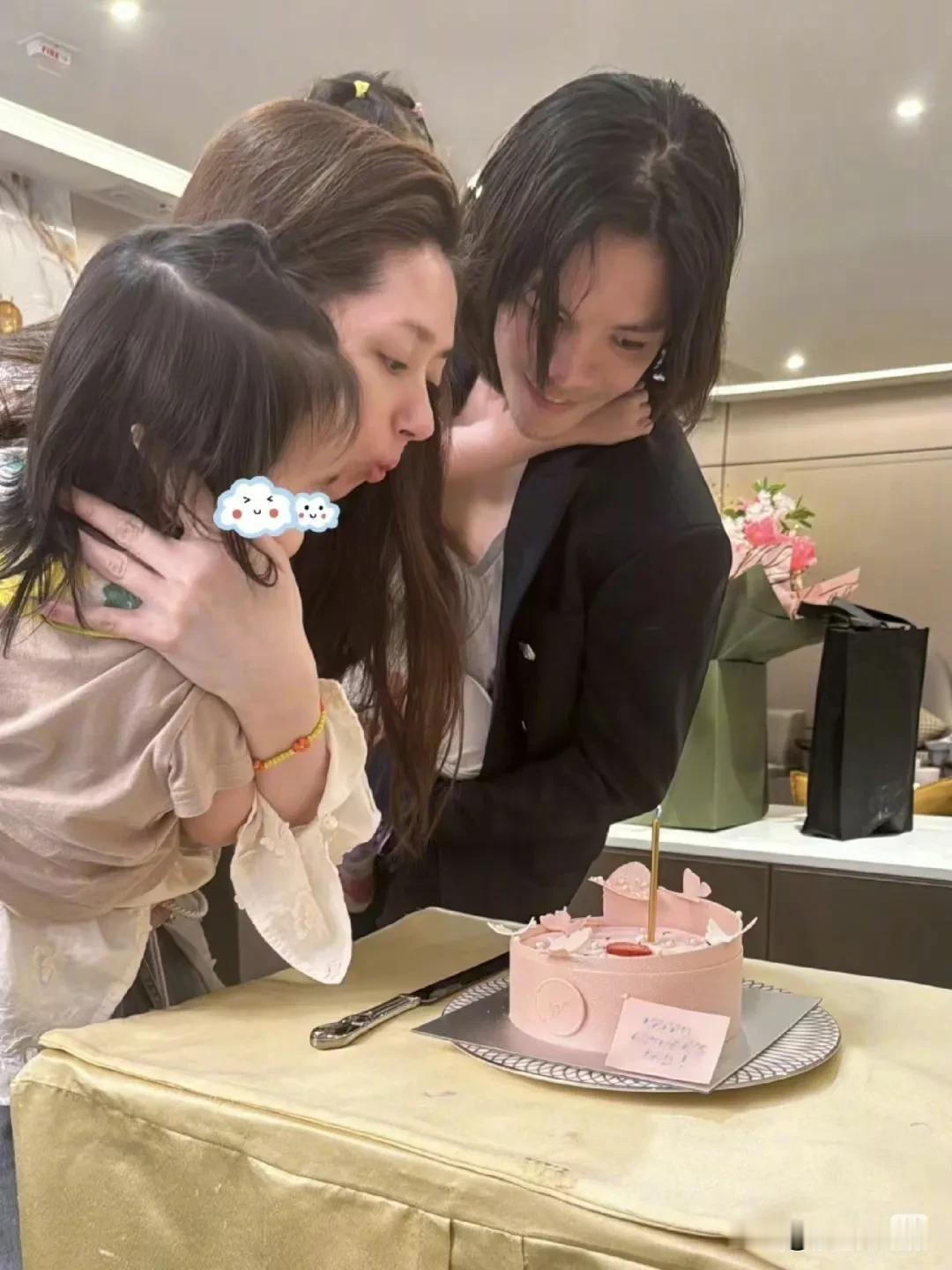 向佐顾着p自己，却忘了他的老婆🤣
郭碧婷硬生生被她老公搞成外星人了#郭碧婷和#