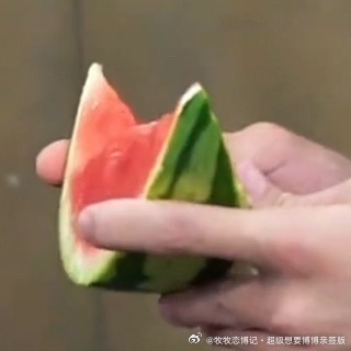 听说今年的西瓜普遍很甜，有你甜吗？王一博练车花絮