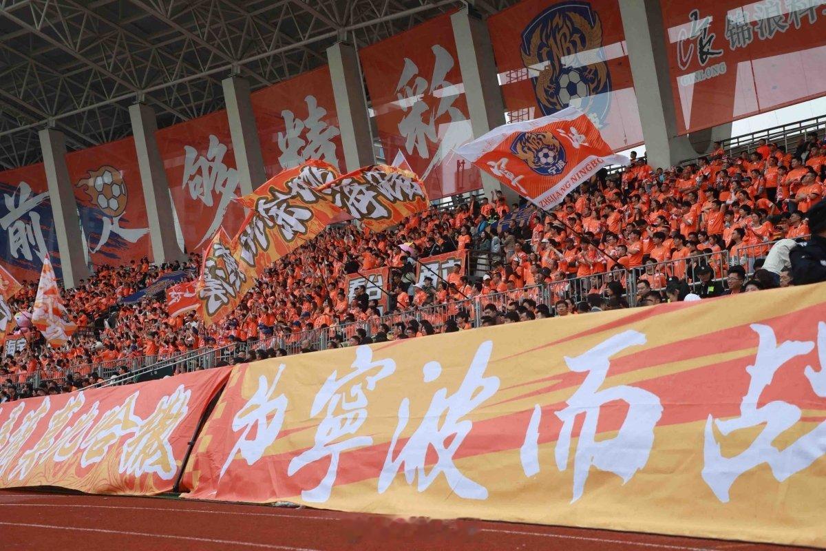 【吴越杯宁波队首胜荡气回肠 ：你“来赛”的样子真燃！】4月12日，吴越杯足球赛在