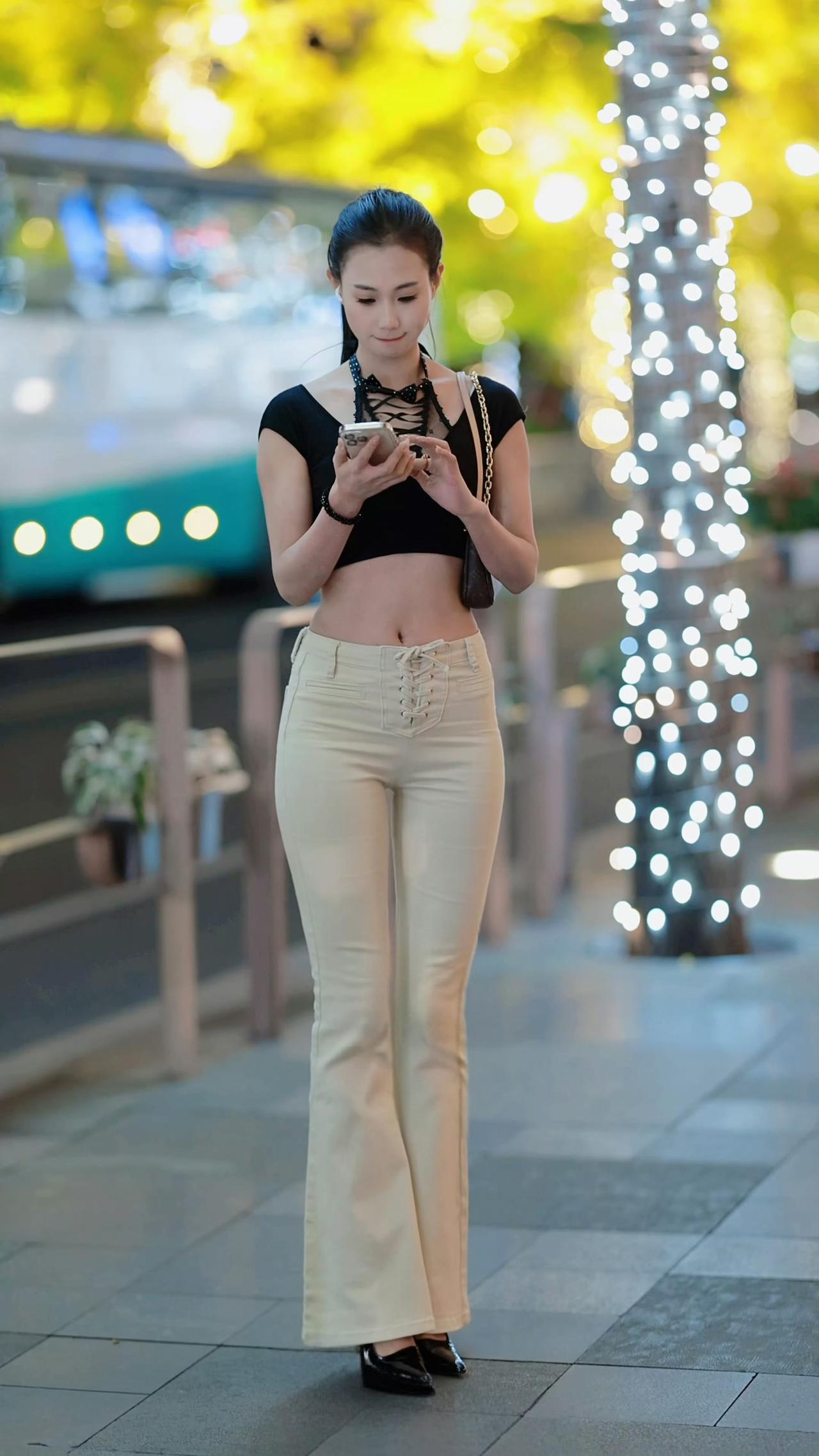 灯火阑珊处的她