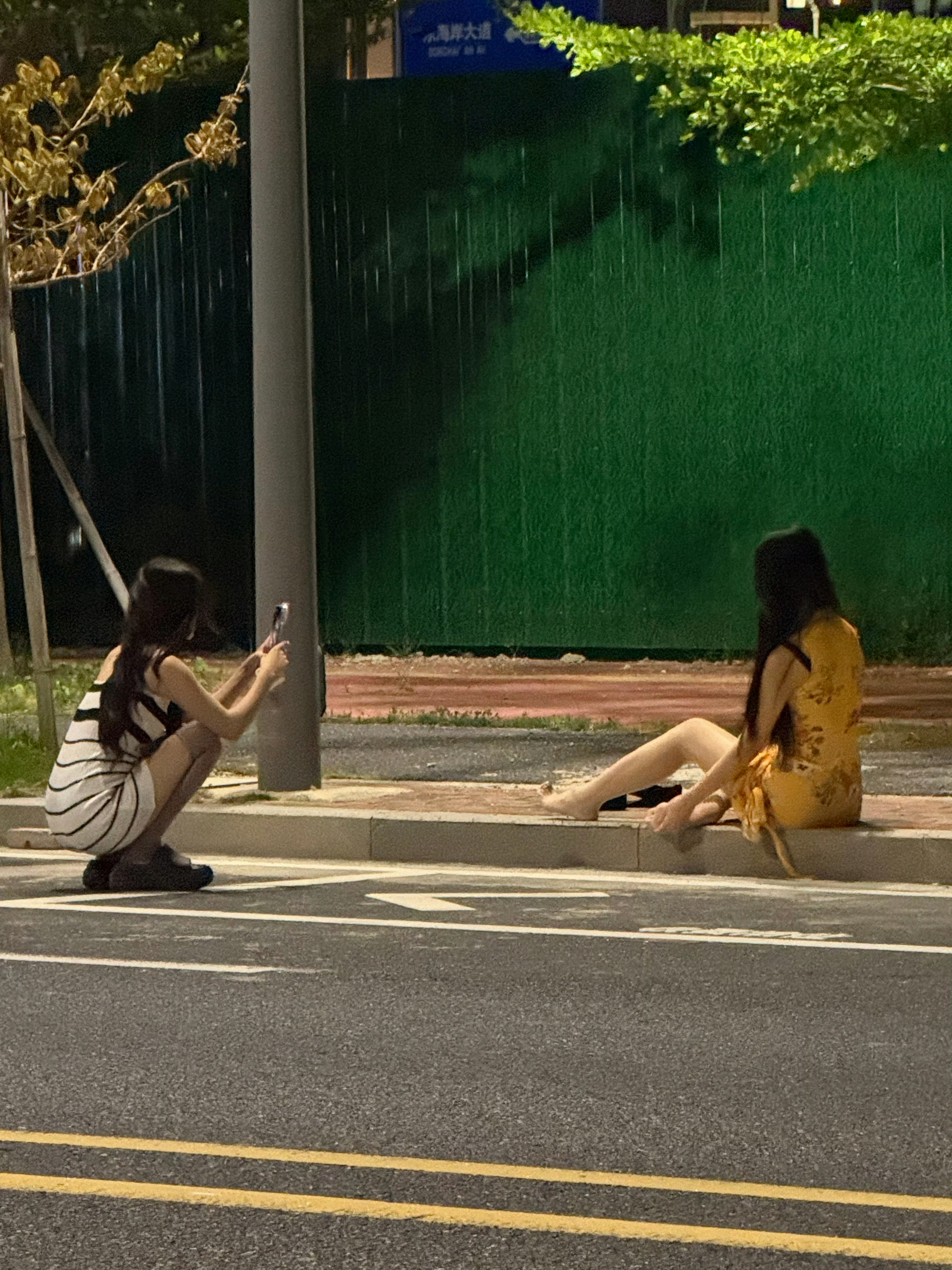 在路边拍照 突然收到两张隔空 吓死了 