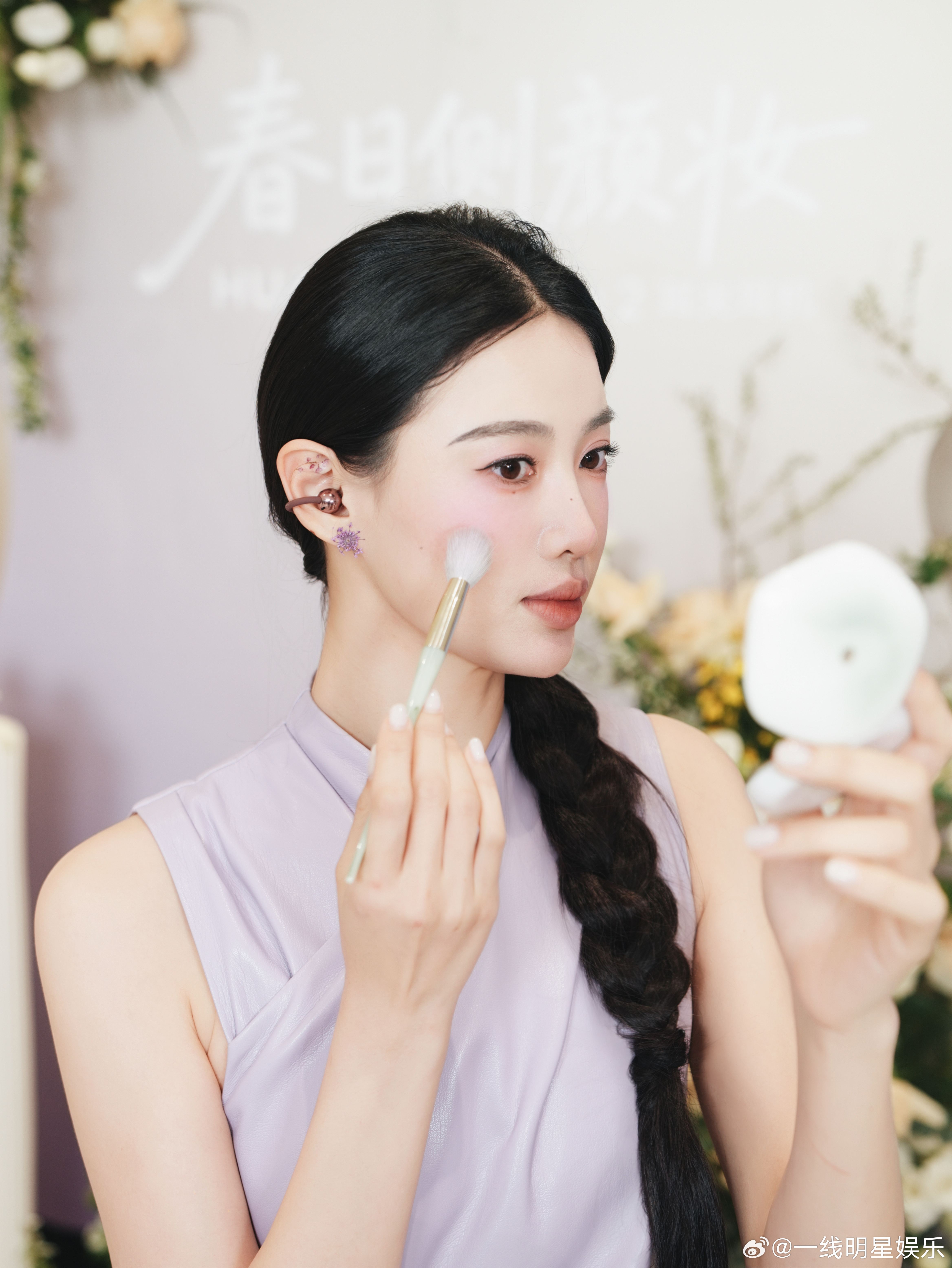 唐毅春日侧颜妆造美学天菜耳朵也有了自己的天菜妆造春日约会的温柔感密码，春日侧颜妆