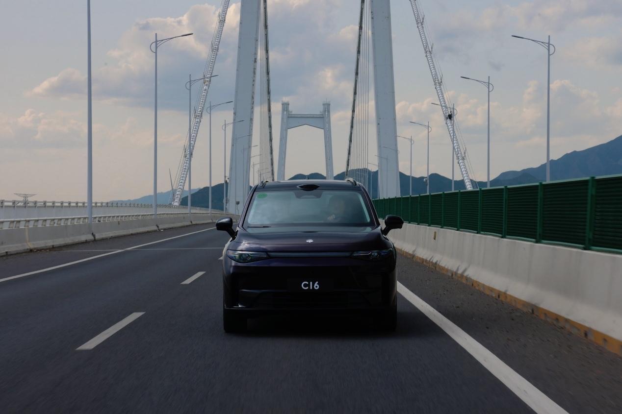 家用大五座车怎么选，这几点需求26款零跑C16居然全满足！
 
如今家用大五座S