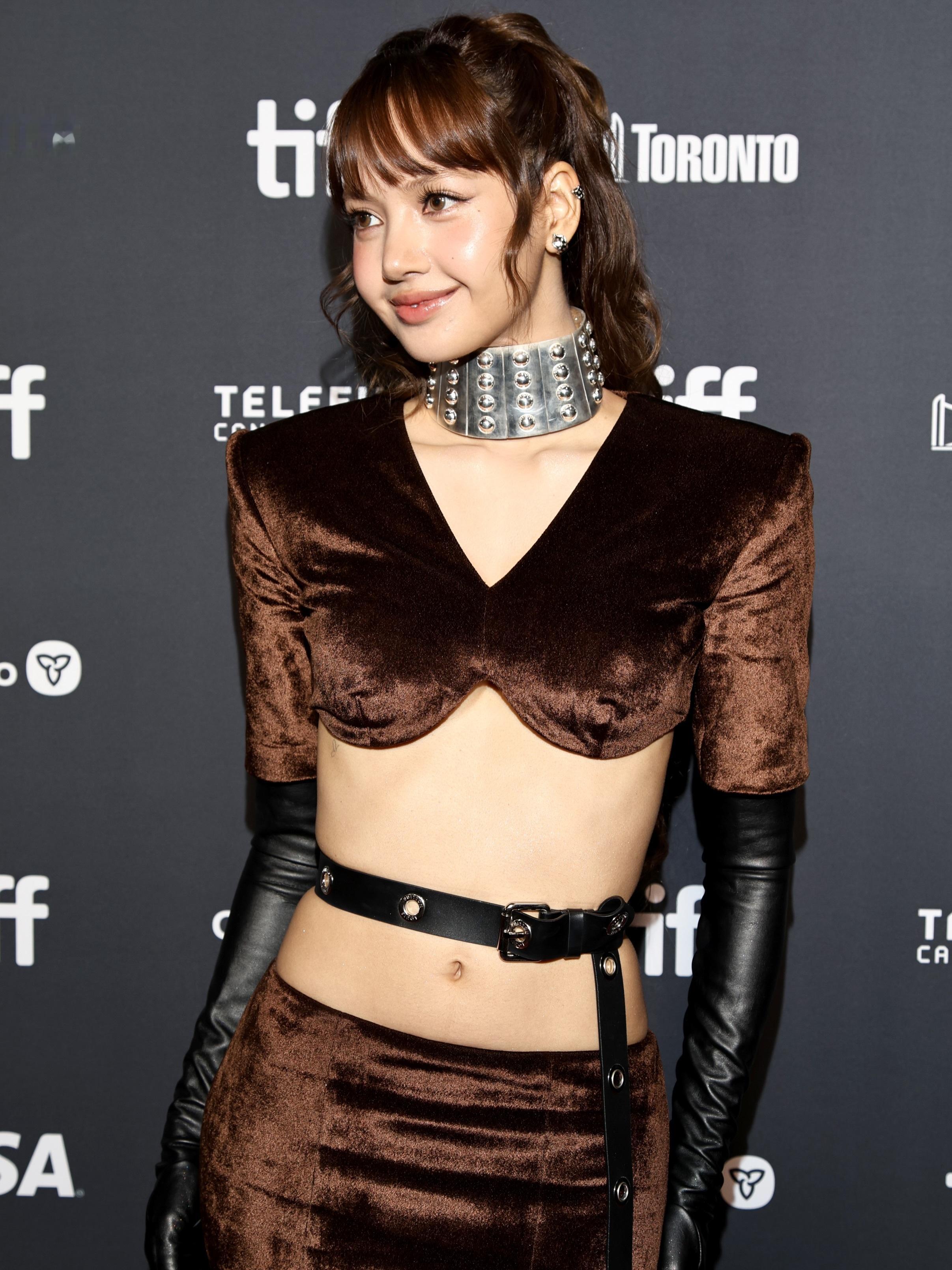 LISA in Custom Louis Vuitton属于Lisa的瞩目时刻，