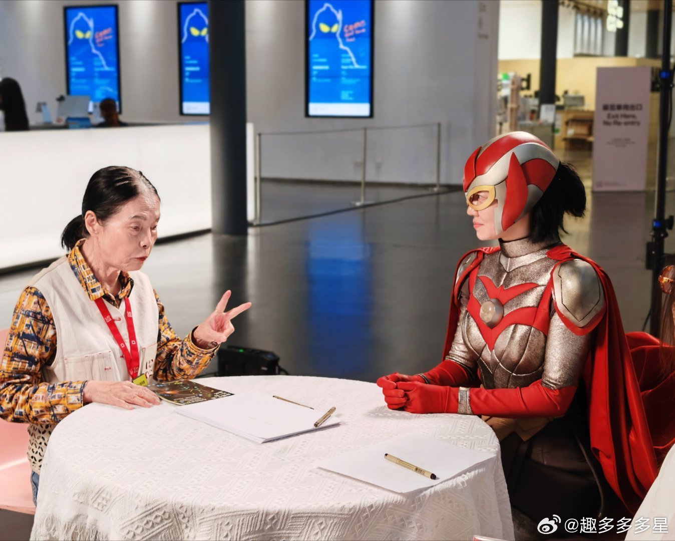 谭卓新展览是行为艺术谭卓变身