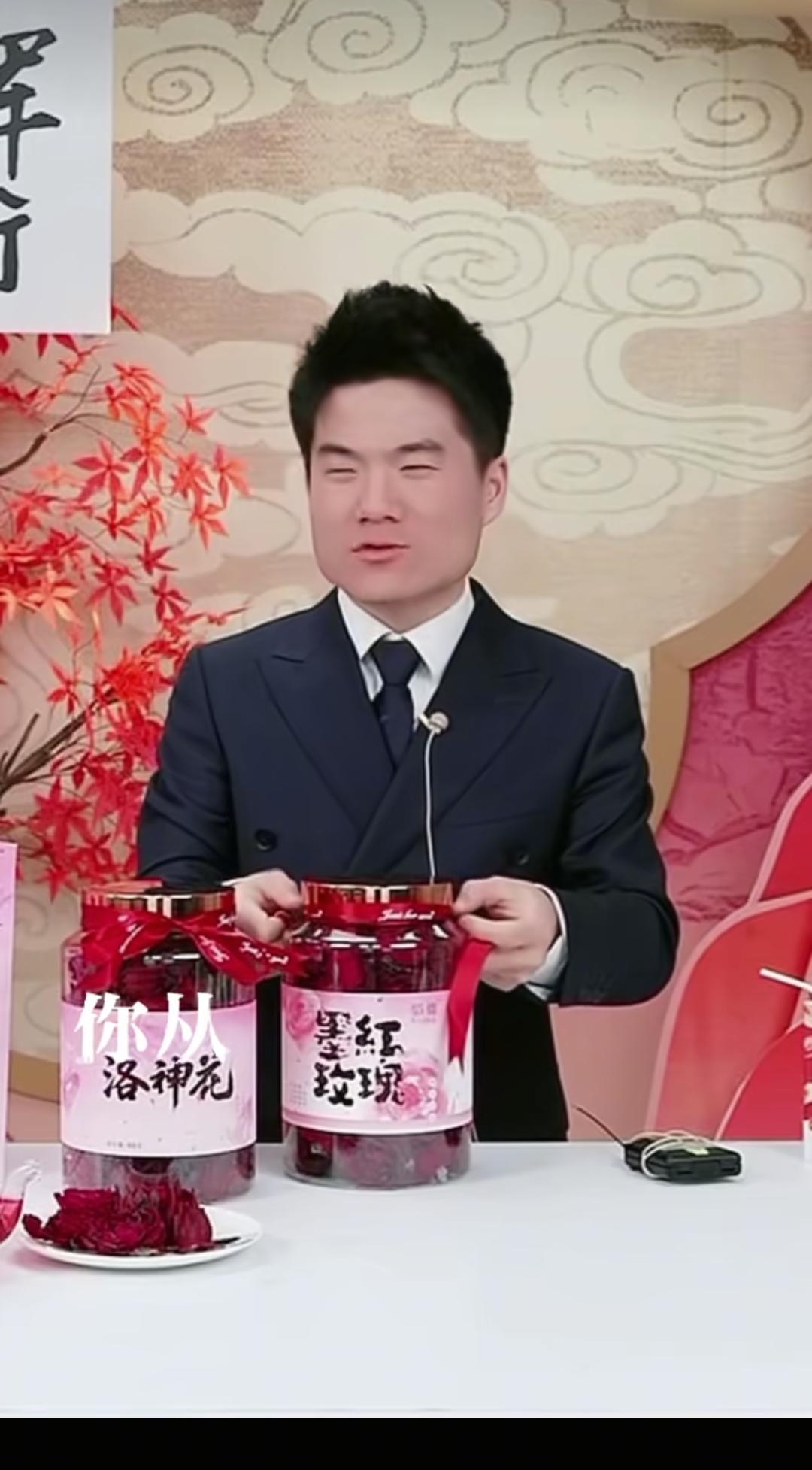 时间是单方面的，再也回不去的童年，宇辉也成了一个怀旧的人了。[呲牙]

有粉丝经