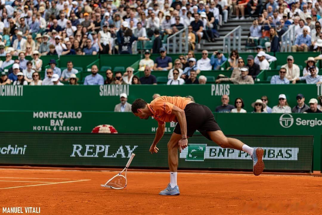 冷知识：男子大满贯冠军被送双蛋纪录📊 梅总🇷🇺0:6、0:6贝雷蒂尼🇮?
