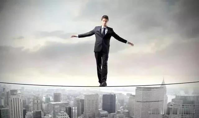 【企业中高层的5大死穴】 

1、执行 

中高层执行力差，不身先士卒，导致员工