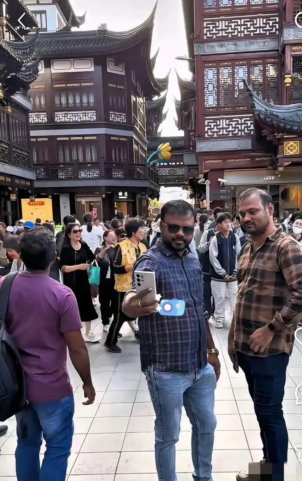 目前网络上到处都是有关印度人在中国的视频和帖子。不管是视频或者图文，其所反映出来