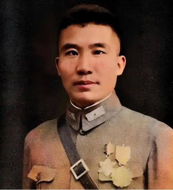 1941年，日军用毒气攻下高安城，74军军长王耀武看着满地的国军尸体悲痛欲绝，这