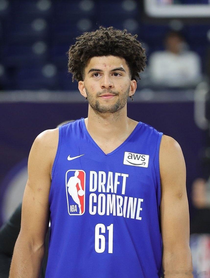 NBA2026nba选秀 比尔·西蒙斯认为丹尼·安吉会用二号签摘下卡梅隆布泽尔 