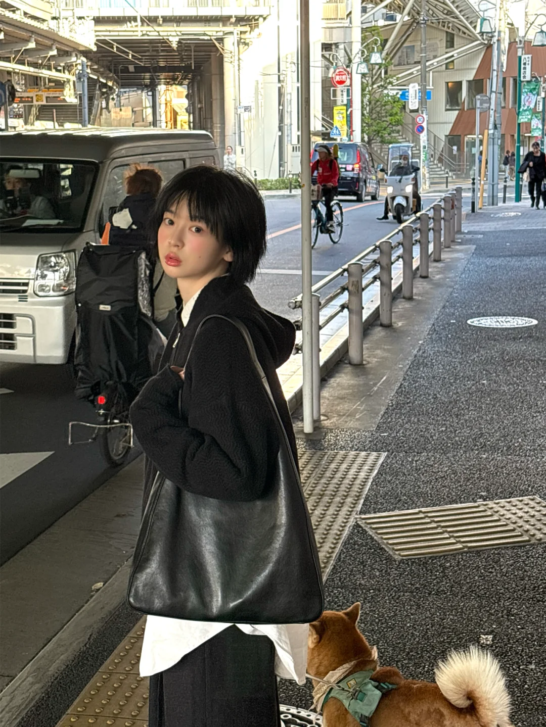 和小狗一起散步啦 ૮ ˃̵ ֊ ˂̵ ა