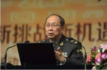 美国记者问金一南：“如果把中国2000亿的三峡大坝炸了，中国会怎么办？”金一南听