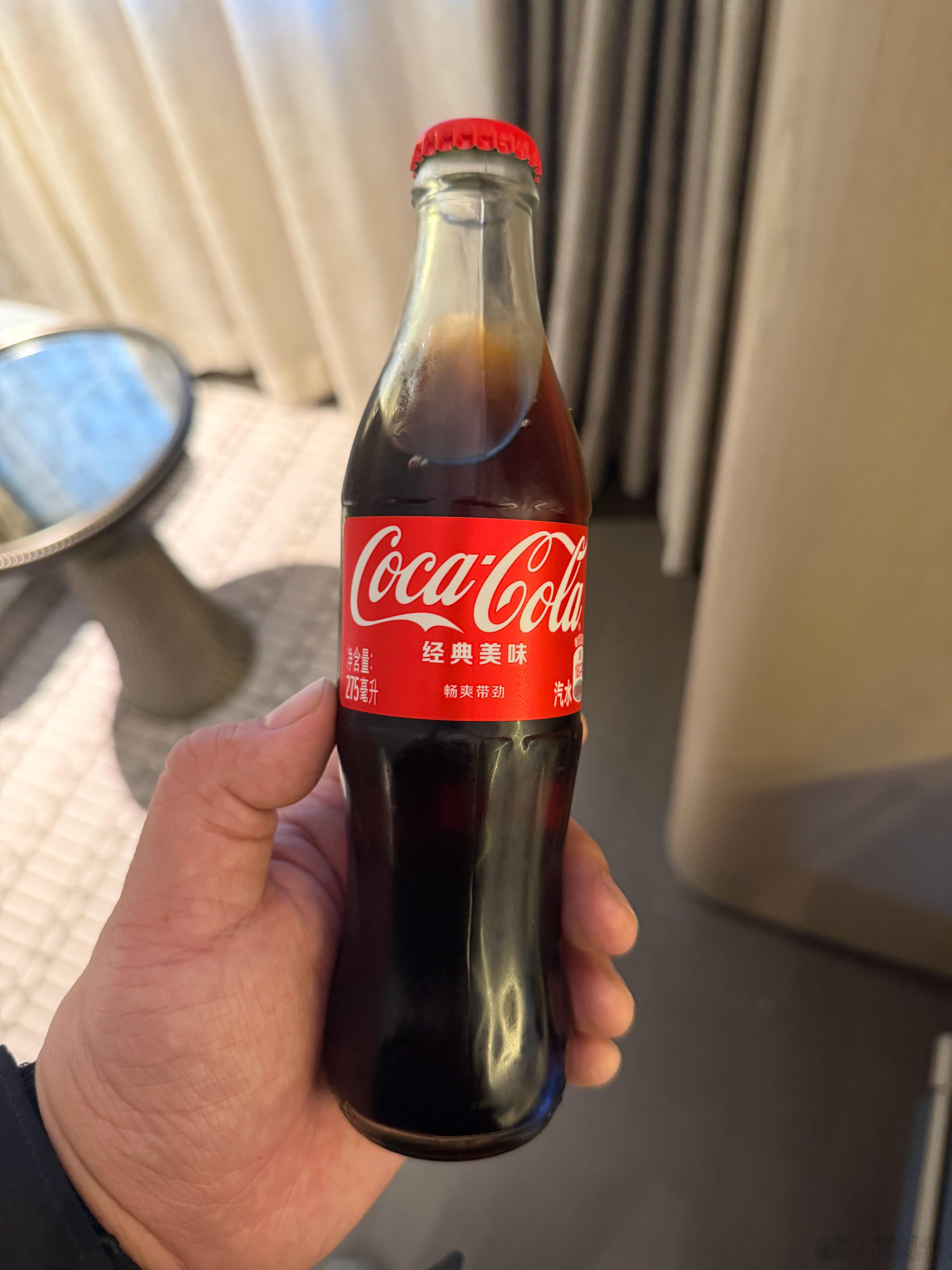 铁子们，有机会一定尝尝冰镇的、玻璃瓶的快乐水儿，虽然我没喝，但是我知道它很绝