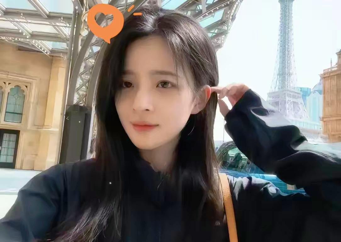 科大讯飞那事，输的最惨的，还是女员工朱倩：
1、要颜值有颜值，却因为这么件事，毁