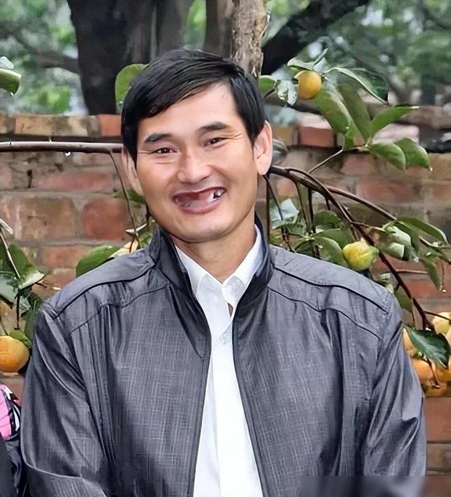 终于明白，除草剂厂家为啥要找大衣哥代言了

说真的，我种了快二十年地，这种套路见
