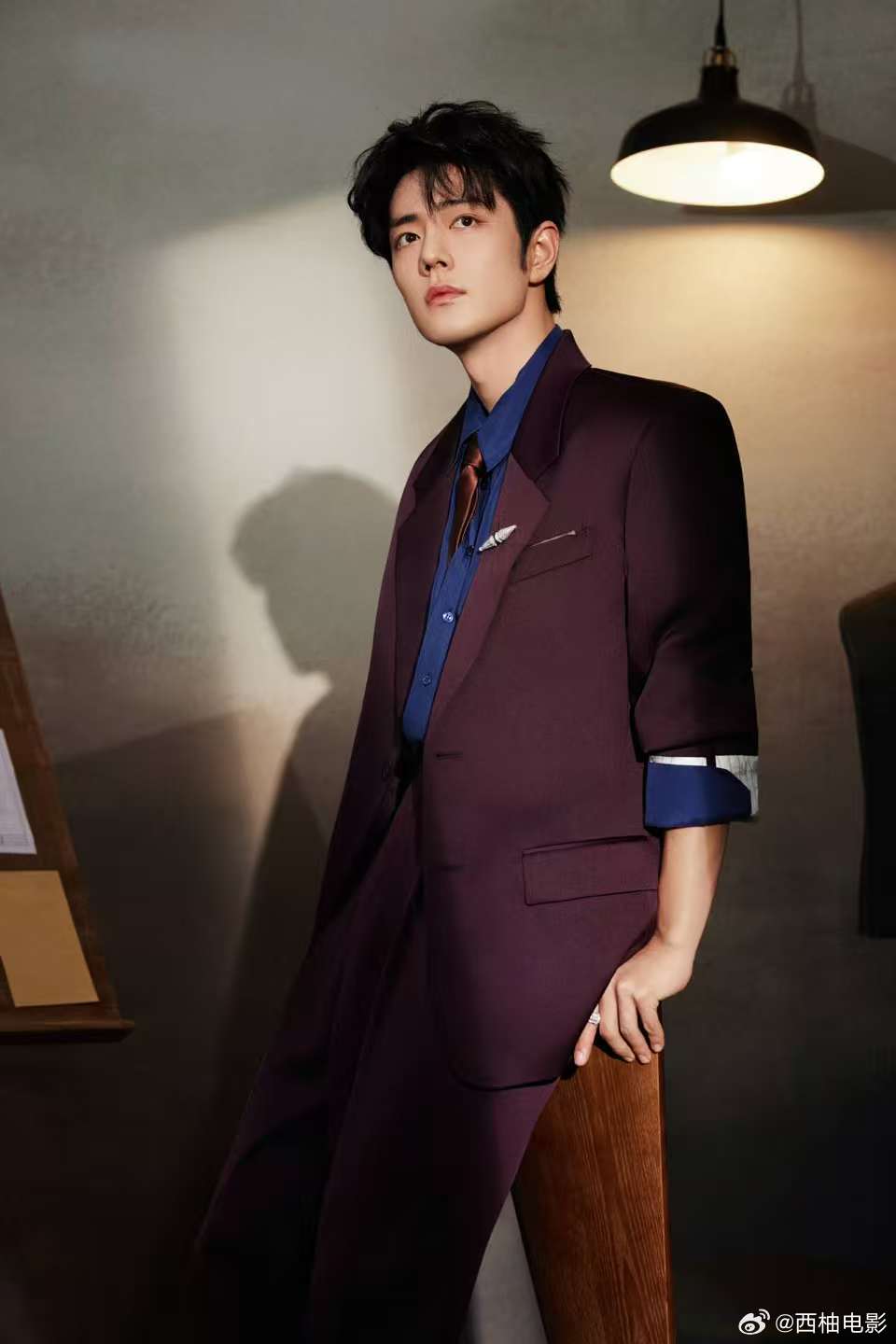 肖战的戒指好大一个马肖战出图十六宫格微博之夜红毯肖战十六宫格新鲜出炉，戒指好大一