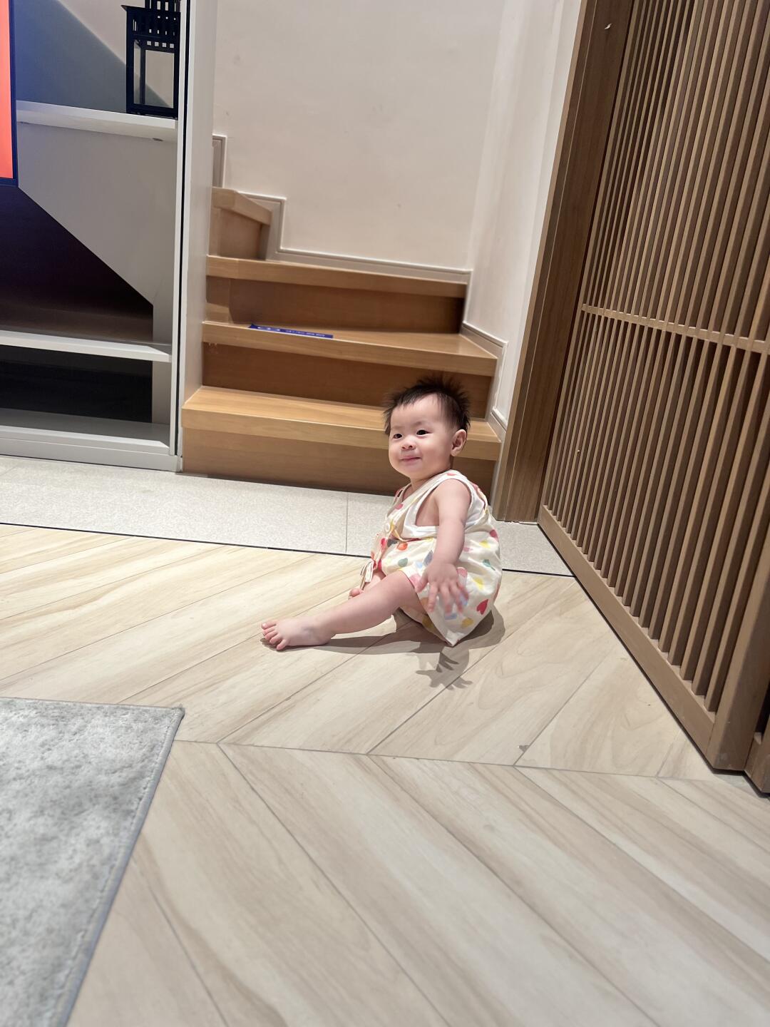 看得出这个娃穿了纸尿裤吗✨