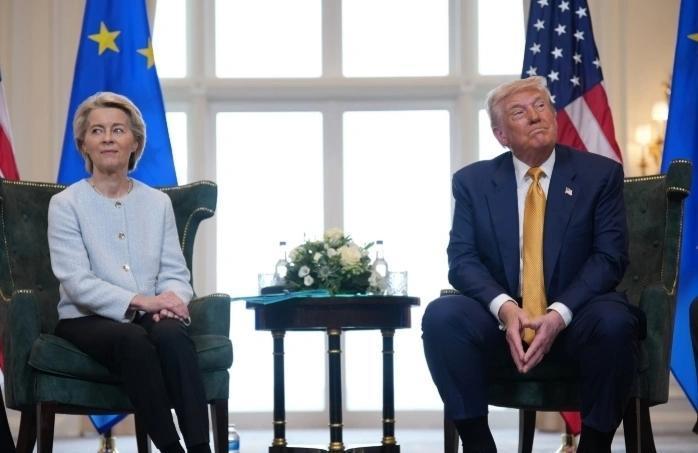 80年的盟友关系，一份报告就撕破脸了。
这几天，华盛顿的圣诞派对上出现了诡异一幕