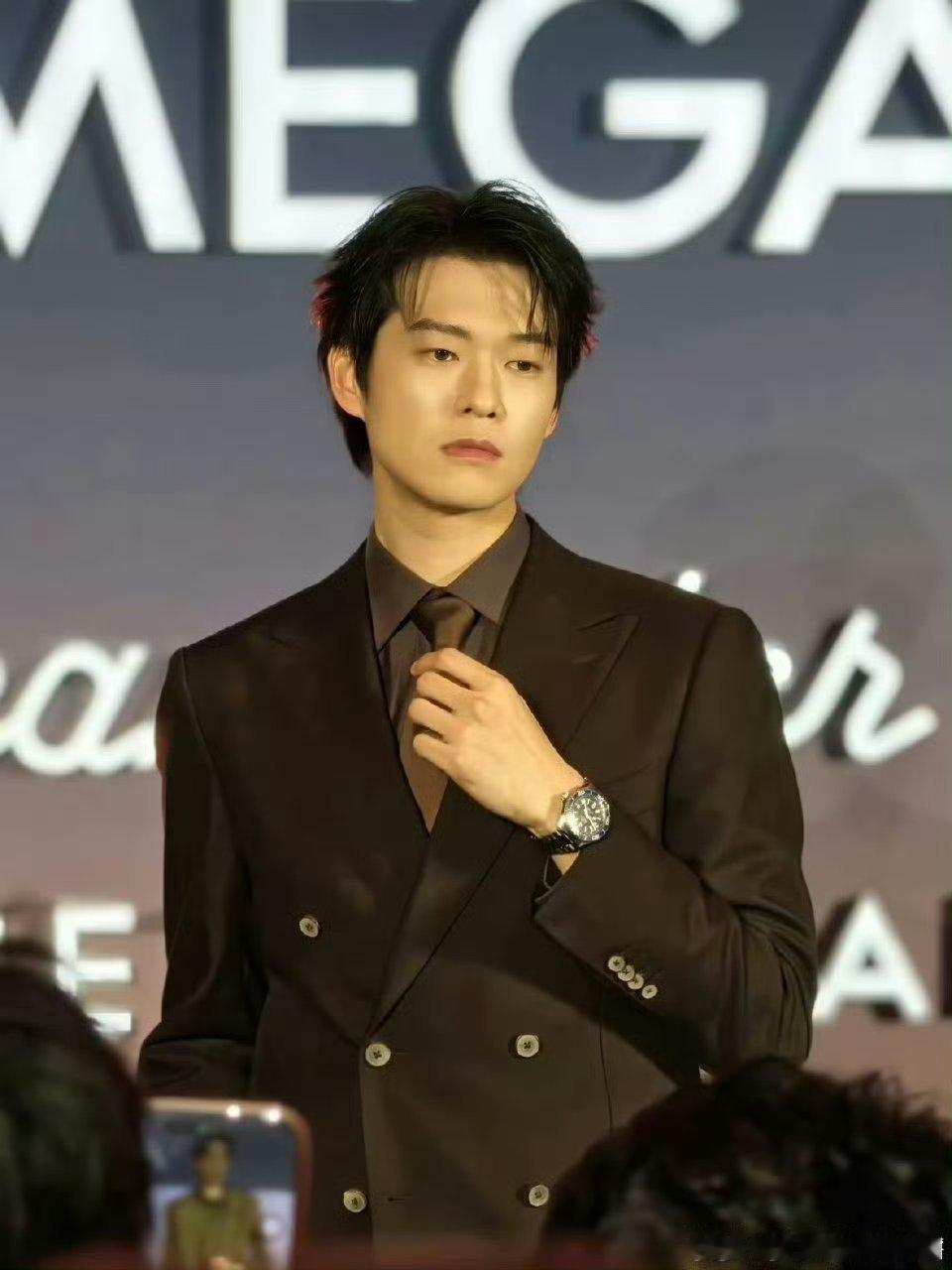 魏大勋西装赛道已经统治区了 真是帅的惊为天人