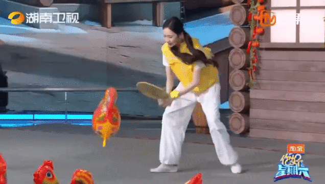 张艺凡张艺凡chua地一下撞飞范丞丞你好星期六范丞丞内心OS：刚才发生了什么？张