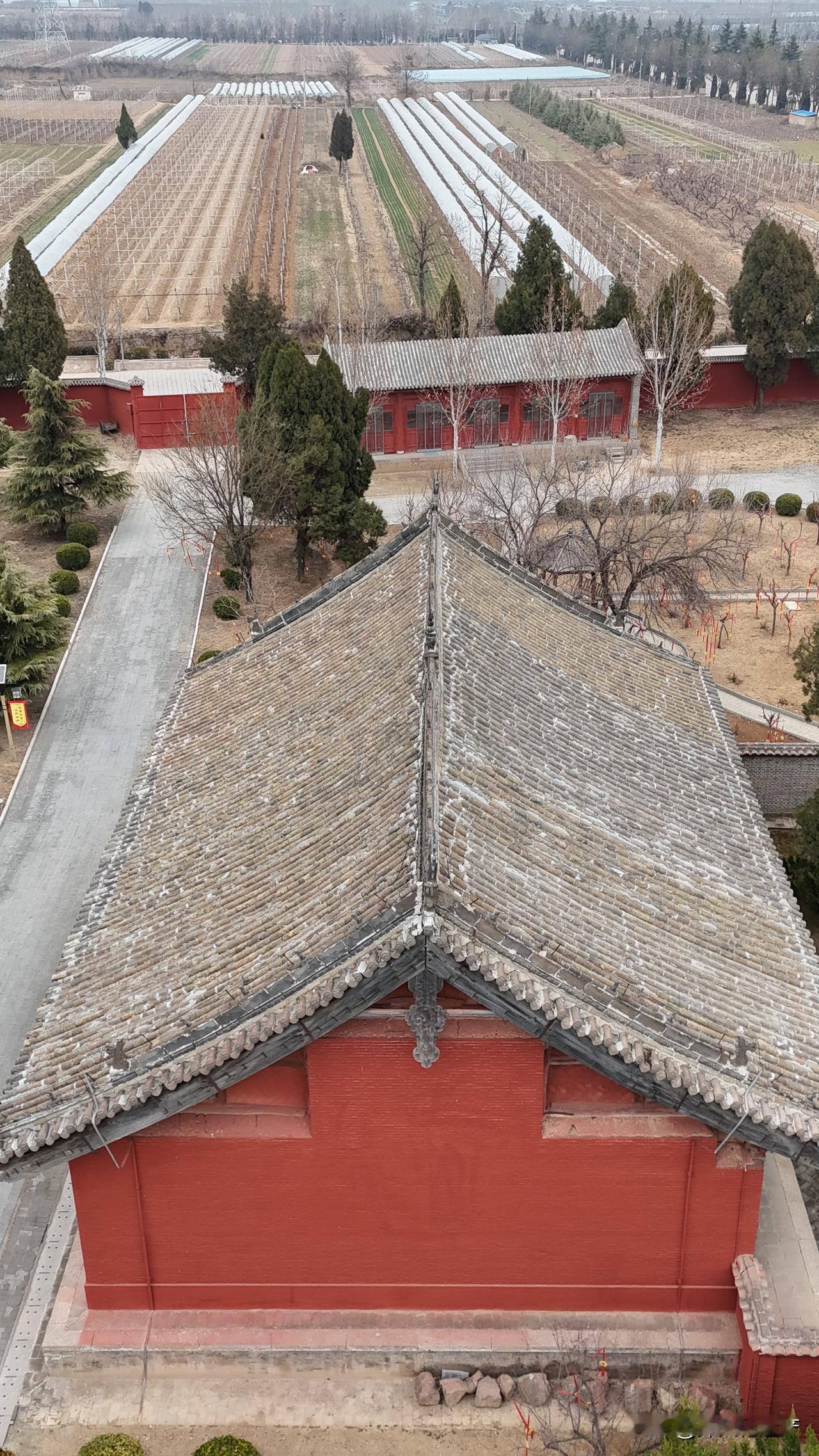 山西运城司马光墓，始建于北宋。保存有宋、金、元、明、清、民国时期的碑（碣）三十余