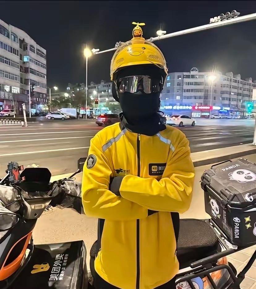 年轻人为什么宁可送外卖，也不愿学门手艺。
我表哥跟我说：“别的先不提，你学个电焊