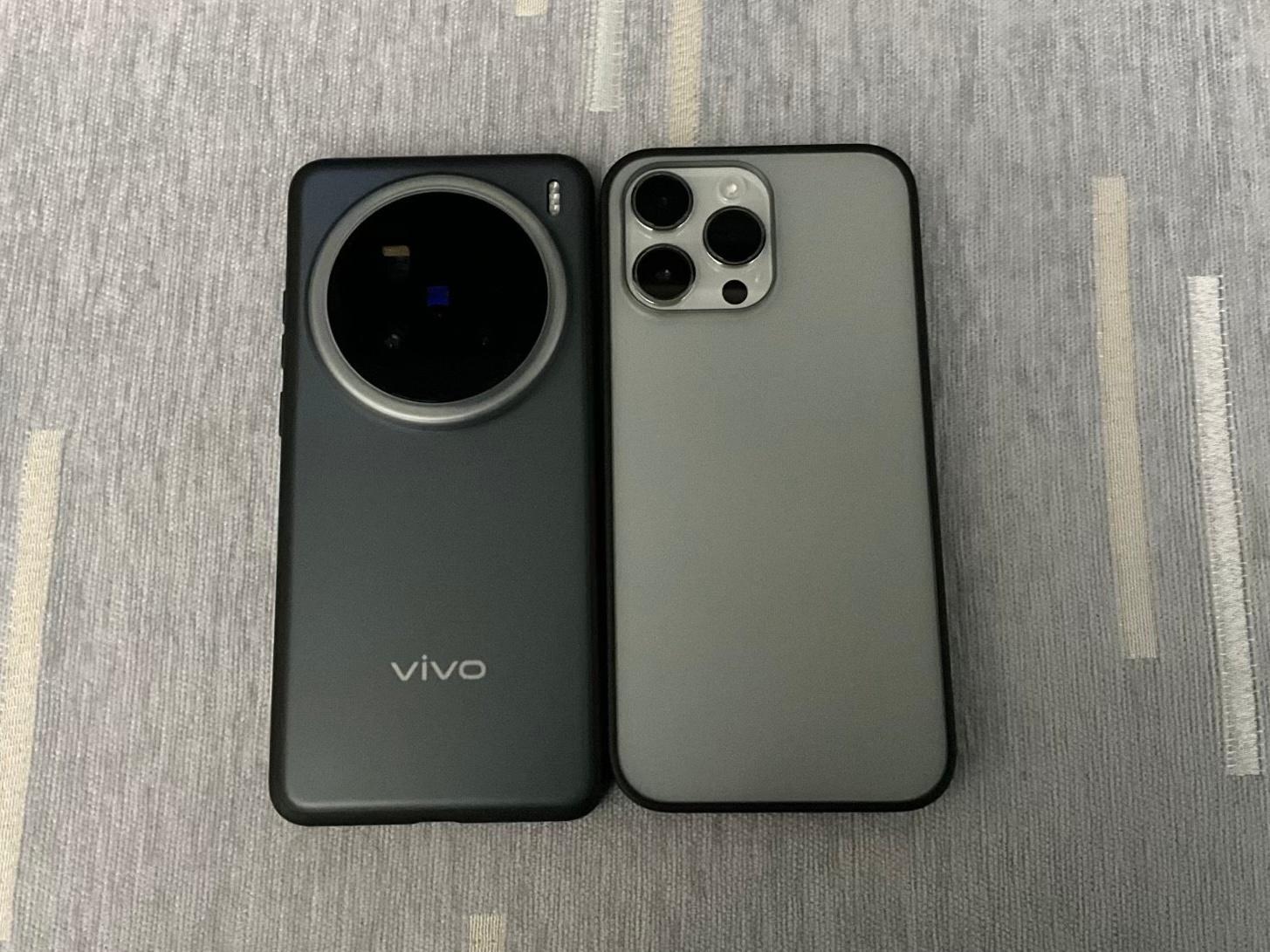 vivo X200 Pro 宝石蓝搭配碳黑晒单来了[求饶]013 双持，双倍好手