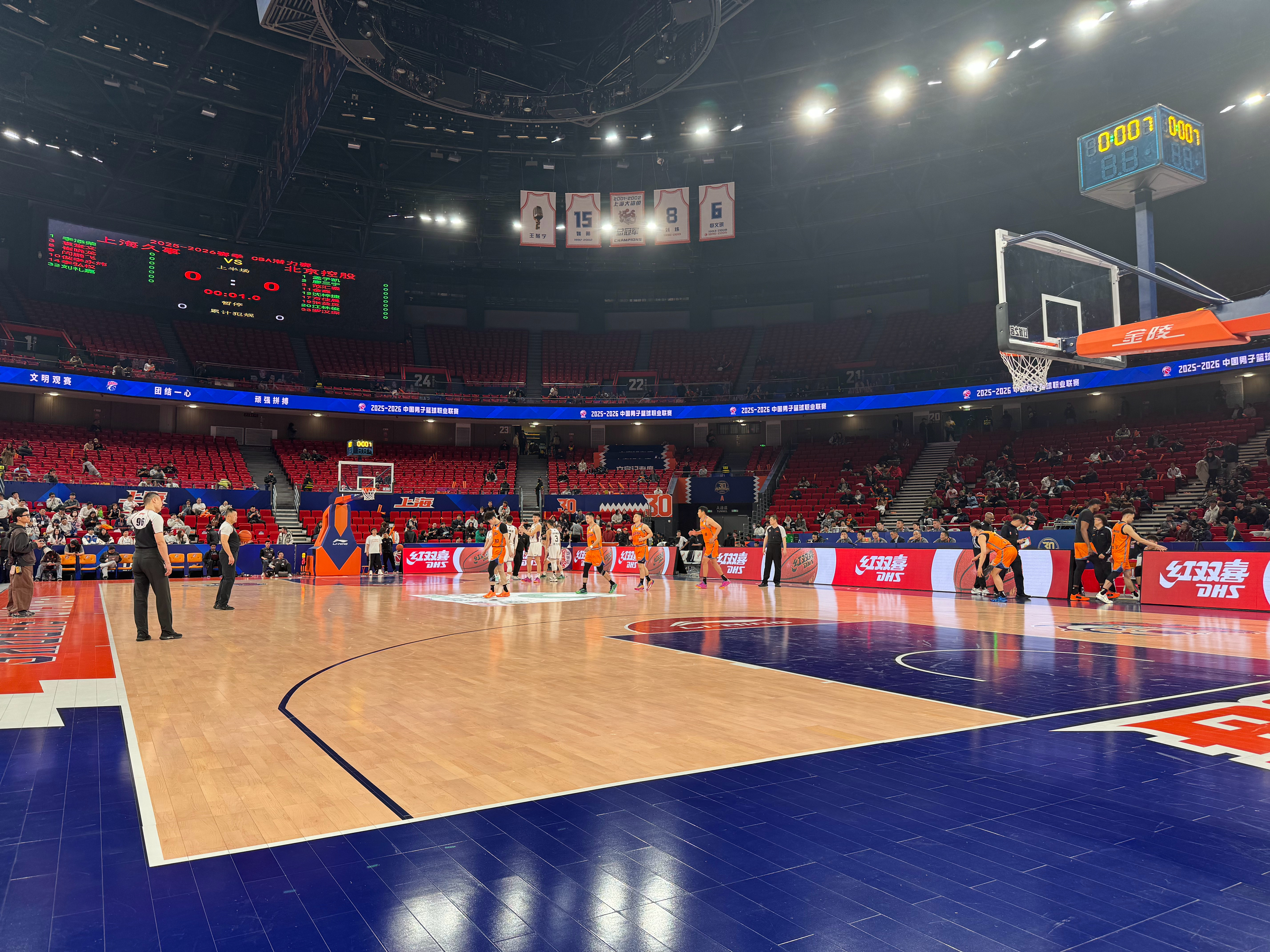 今天不拍发布会了，看会儿潜力赛，有Ben有小罗上海久事大鲨鱼上海男篮vs北控男篮