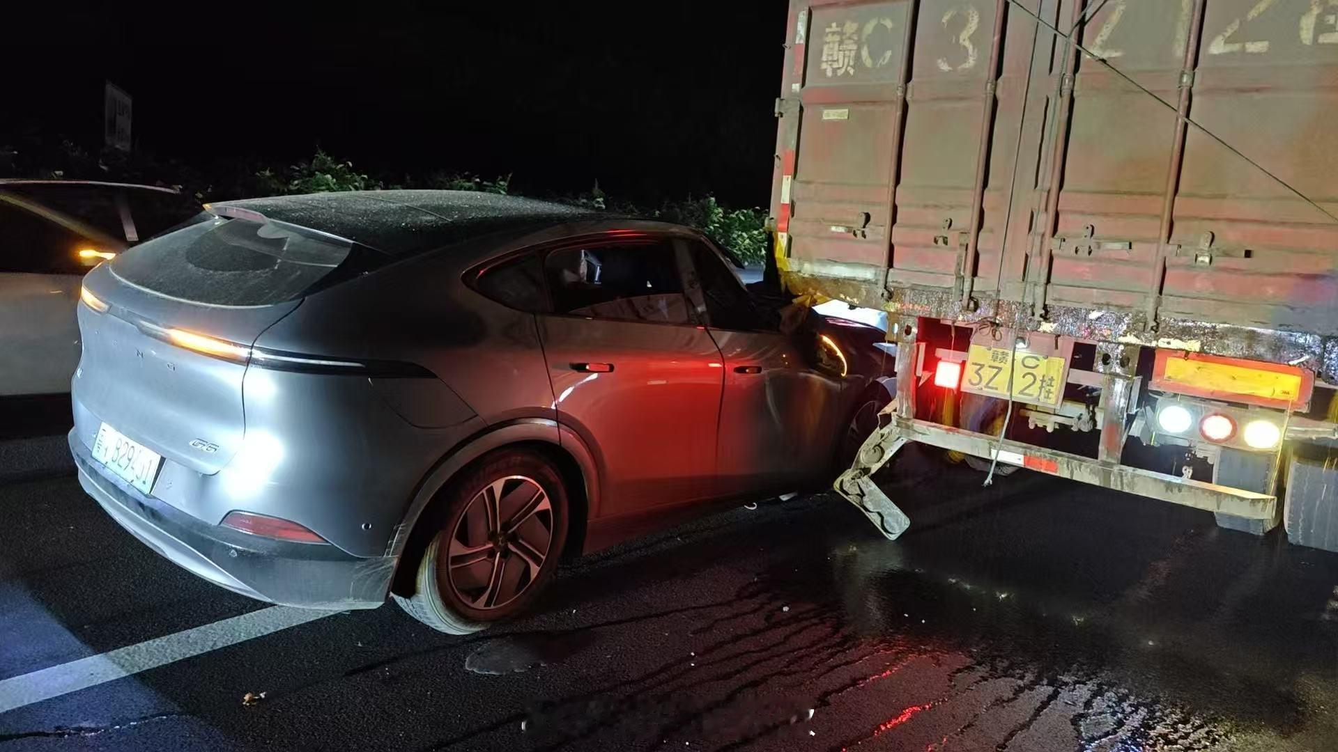 不久前，小鹏G6车主罗先生，在未开启NGP情况下一时分神导致车辆以120km/h