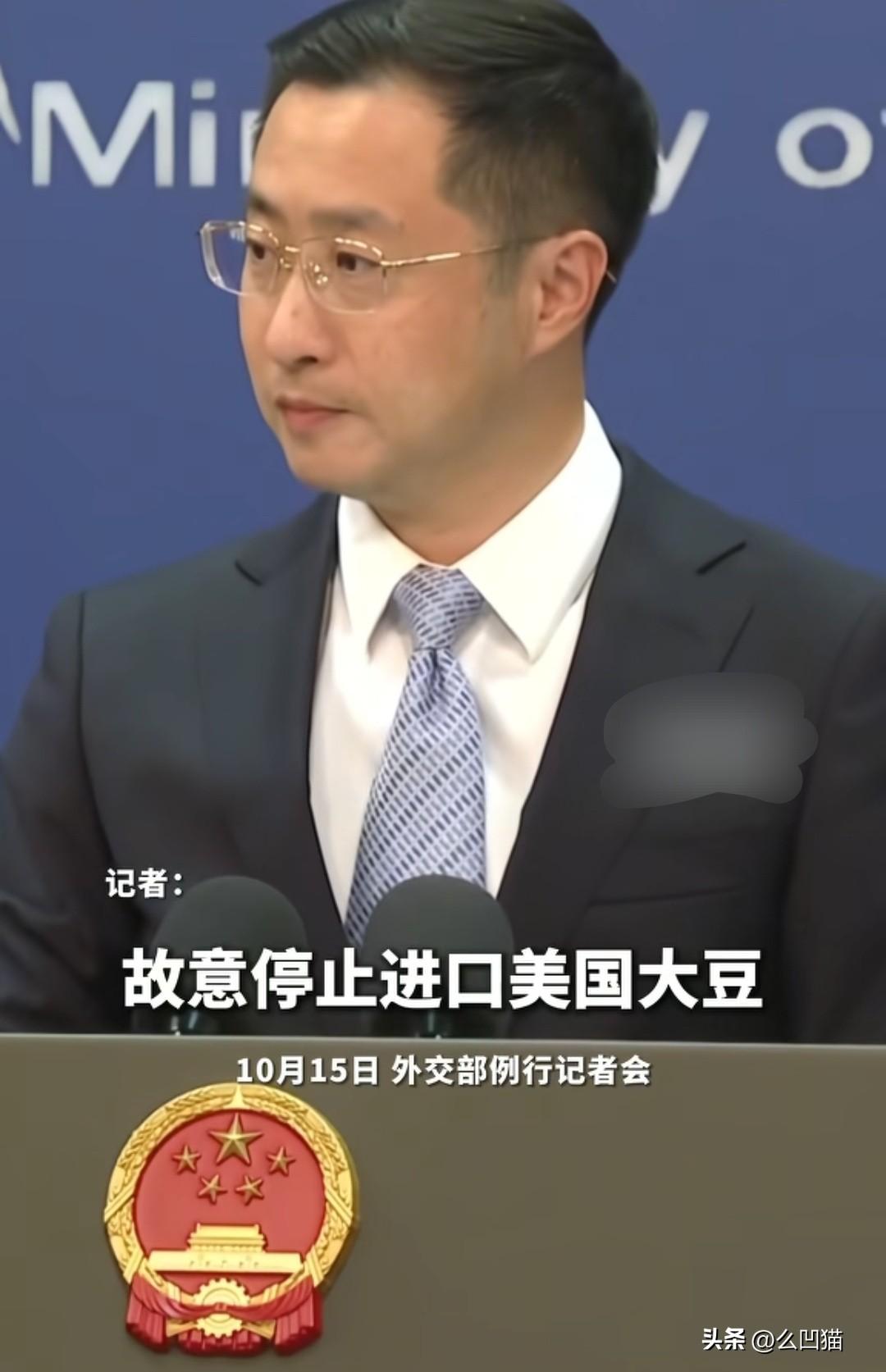 中美谈判前，特朗普突然通知中国，而且态度非常强硬。买不买美国的大豆，卖不卖稀土，