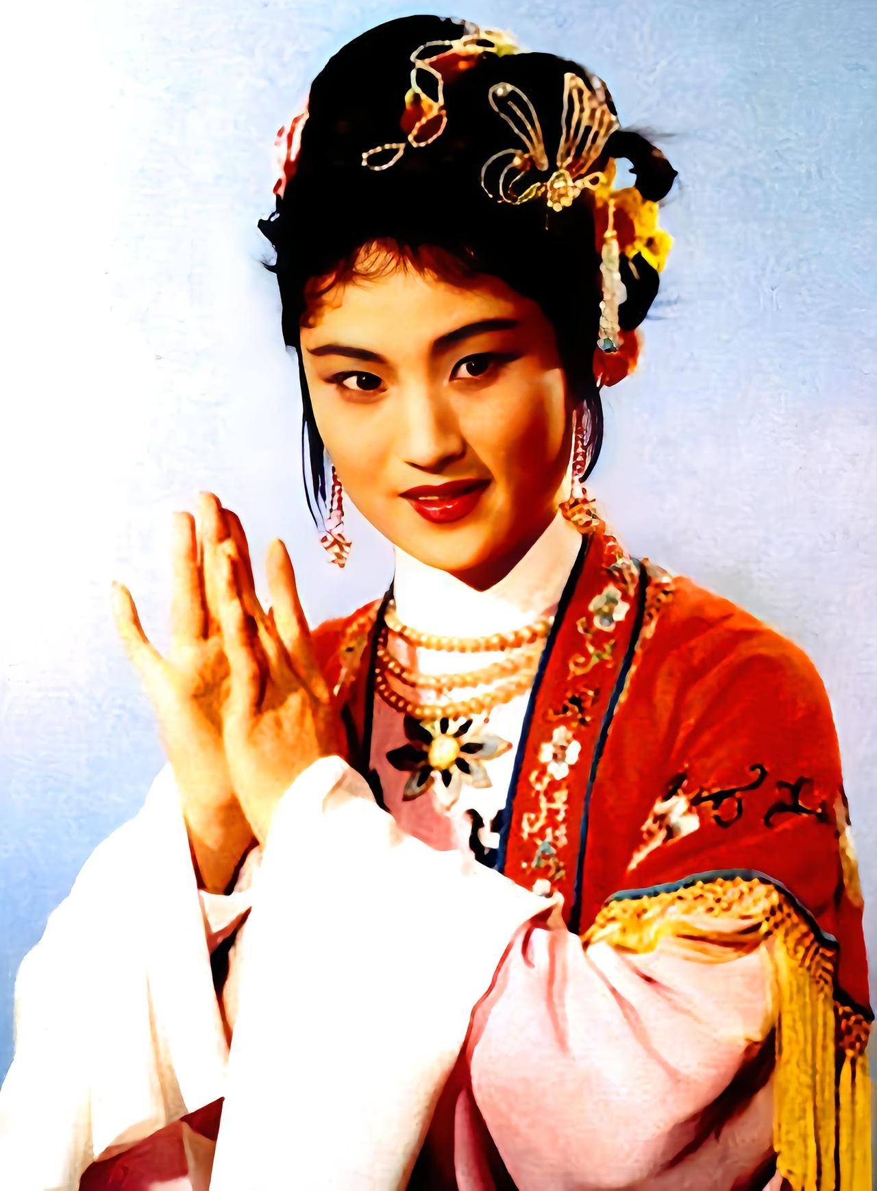 王文娟，女，汉族，1926年12月19日出生于浙江绍兴嵊[shèng]县，原名王