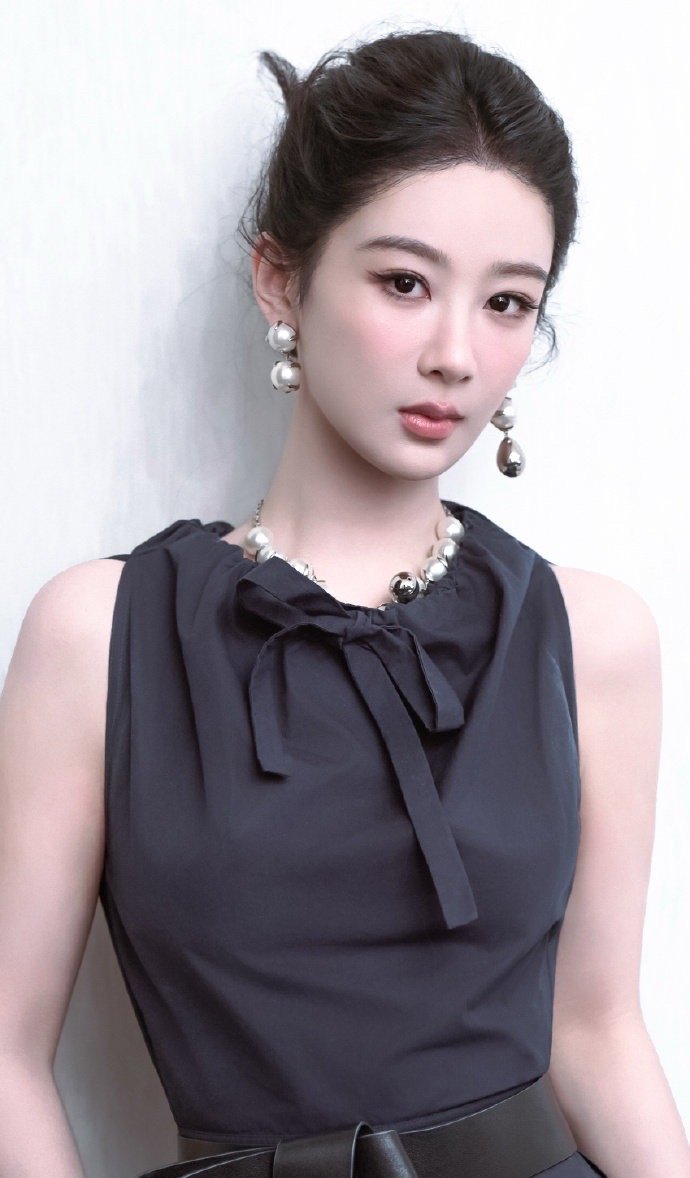 杨紫玉兰花开君再来 💜杨紫董竹君 这里荒芜寸草不生，后来你来这儿走了一遭，奇迹